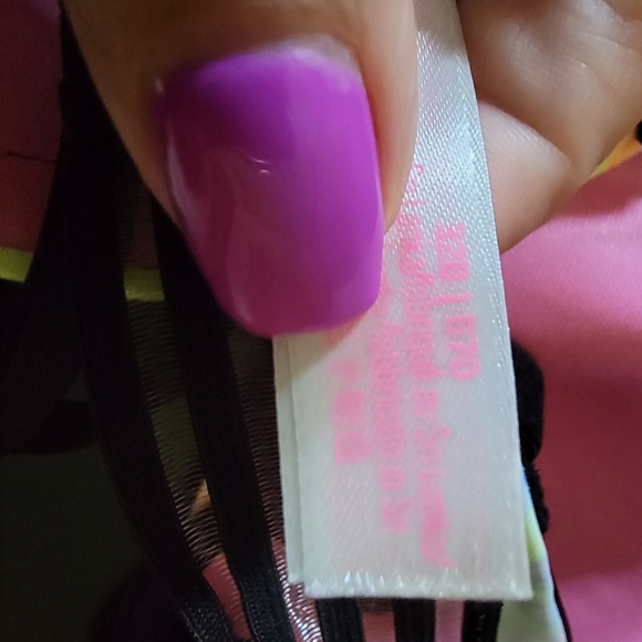 Victoria's Secret PINK T-shirt Bras. NWOT. - Picture 4 of 6